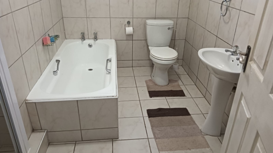 4 Bedroom Property for Sale in Beacon Bay Eastern Cape